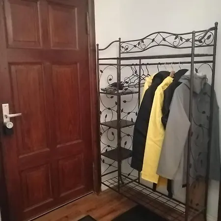 Apartment Kleine Galerie Fuer 3 Mit Kueche Kamin Netflix Parken Und Hofladen
