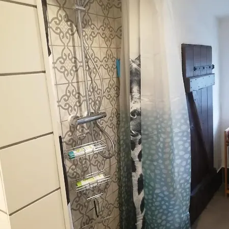 Kleine Galerie Fuer 3 Mit Kueche Kamin Netflix Parken Und Hofladen *