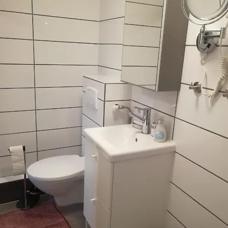 Kleine Galerie Fuer 3 Mit Kueche Kamin Netflix Parken Und Hofladen *